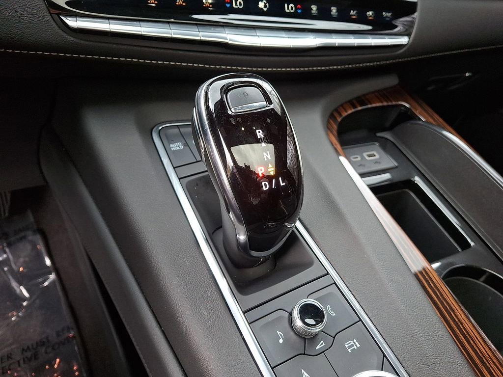 Used 2023 Cadillac Escalade Premium Luxury w/ LPO, Radiant Package AWD/4WD image 17
