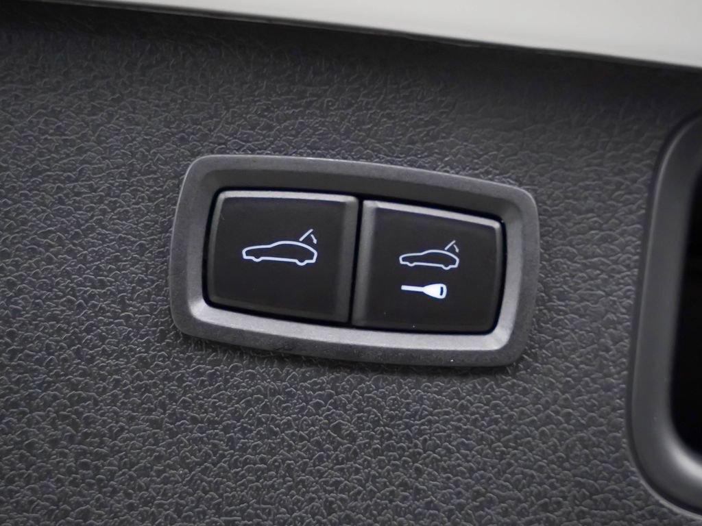 Certified 2026 Porsche Macan AWD/4WD image 15