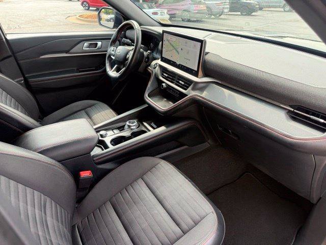 Used 2025 Ford Explorer ST-Line w/ ST-Line Street Pack AWD/4WD image 4