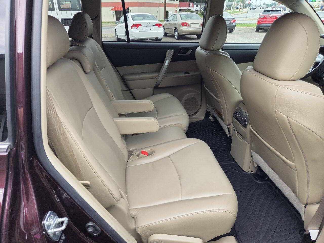 Used 2013 Toyota Highlander SE AWD/4WD image 15