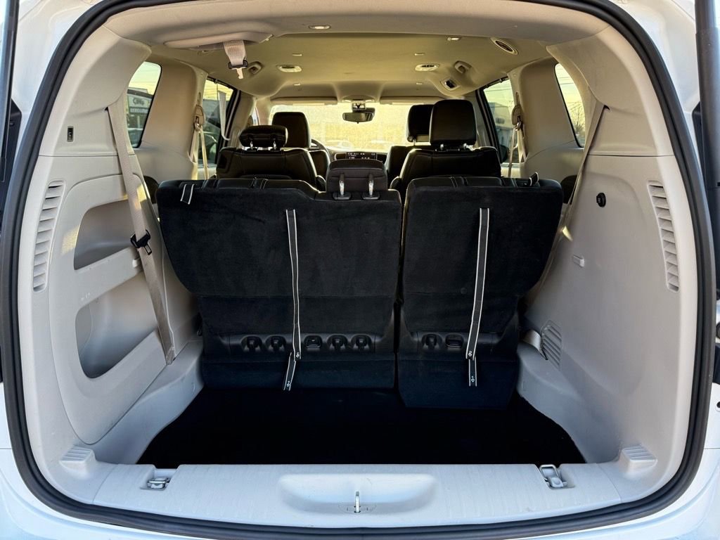 Used 2024 Chrysler Pacifica Touring-L image 14