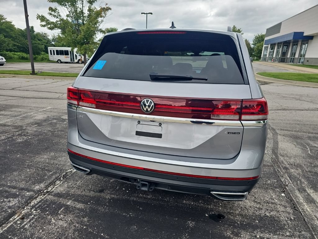 Used 2025 Volkswagen Atlas SE AWD/4WD image 6