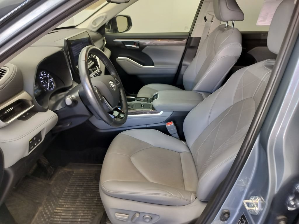 Used 2021 Toyota Highlander Platinum FWD image 8