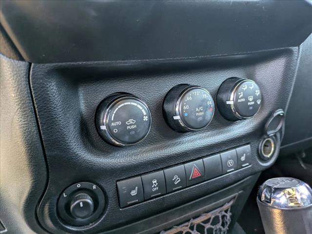 Used 2018 Jeep Wrangler Unlimited Sahara image 14