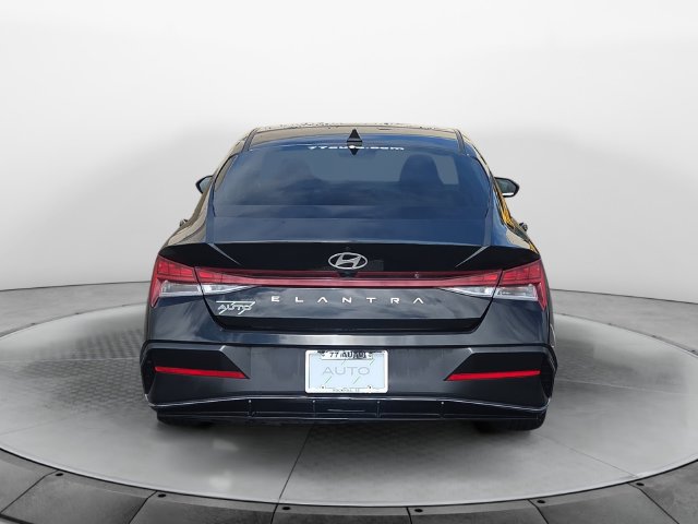 Used 2024 Hyundai Elantra SEL w/ Convenience Package FWD image 4