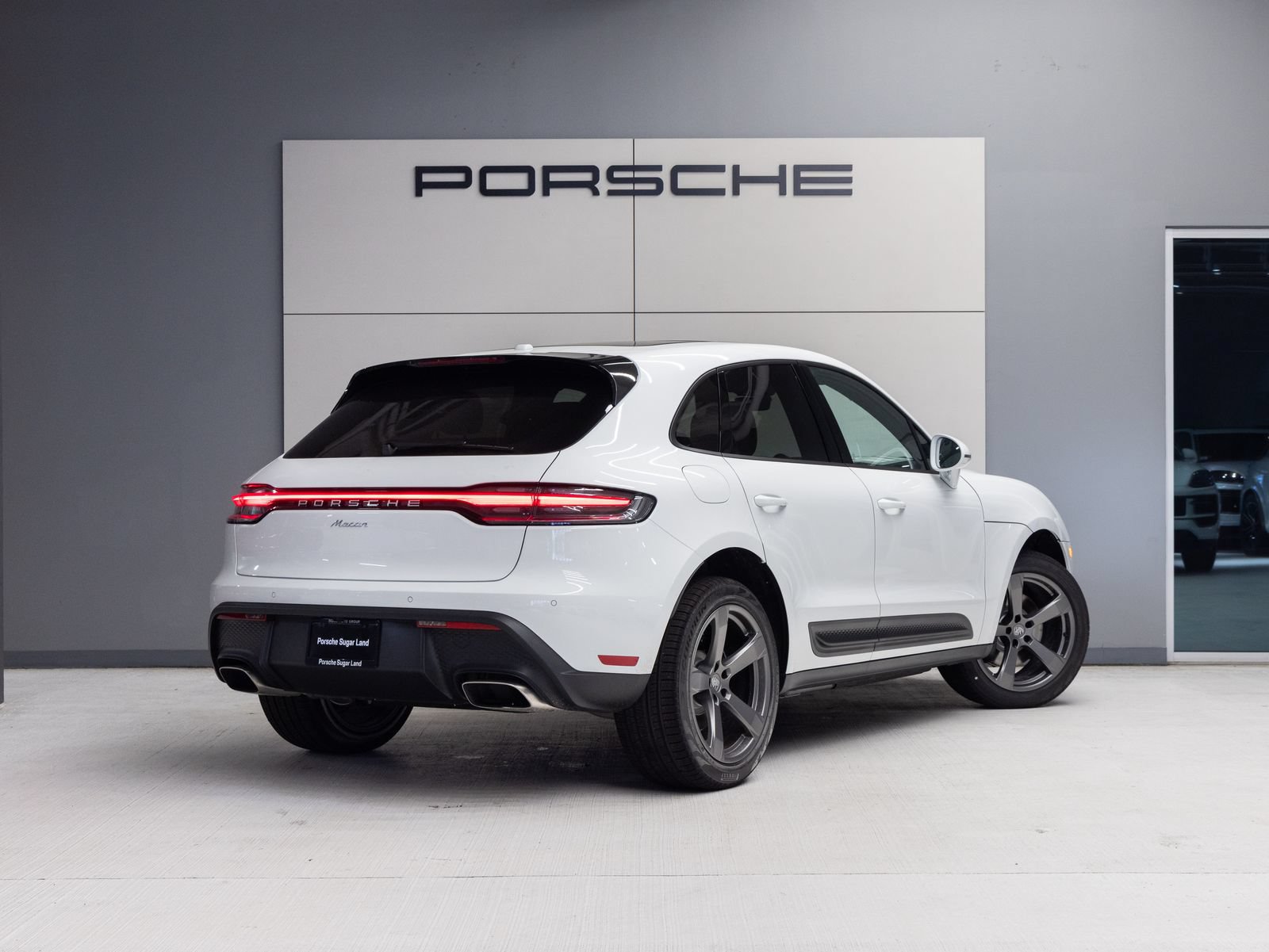 Certified 2026 Porsche Macan AWD/4WD image 7