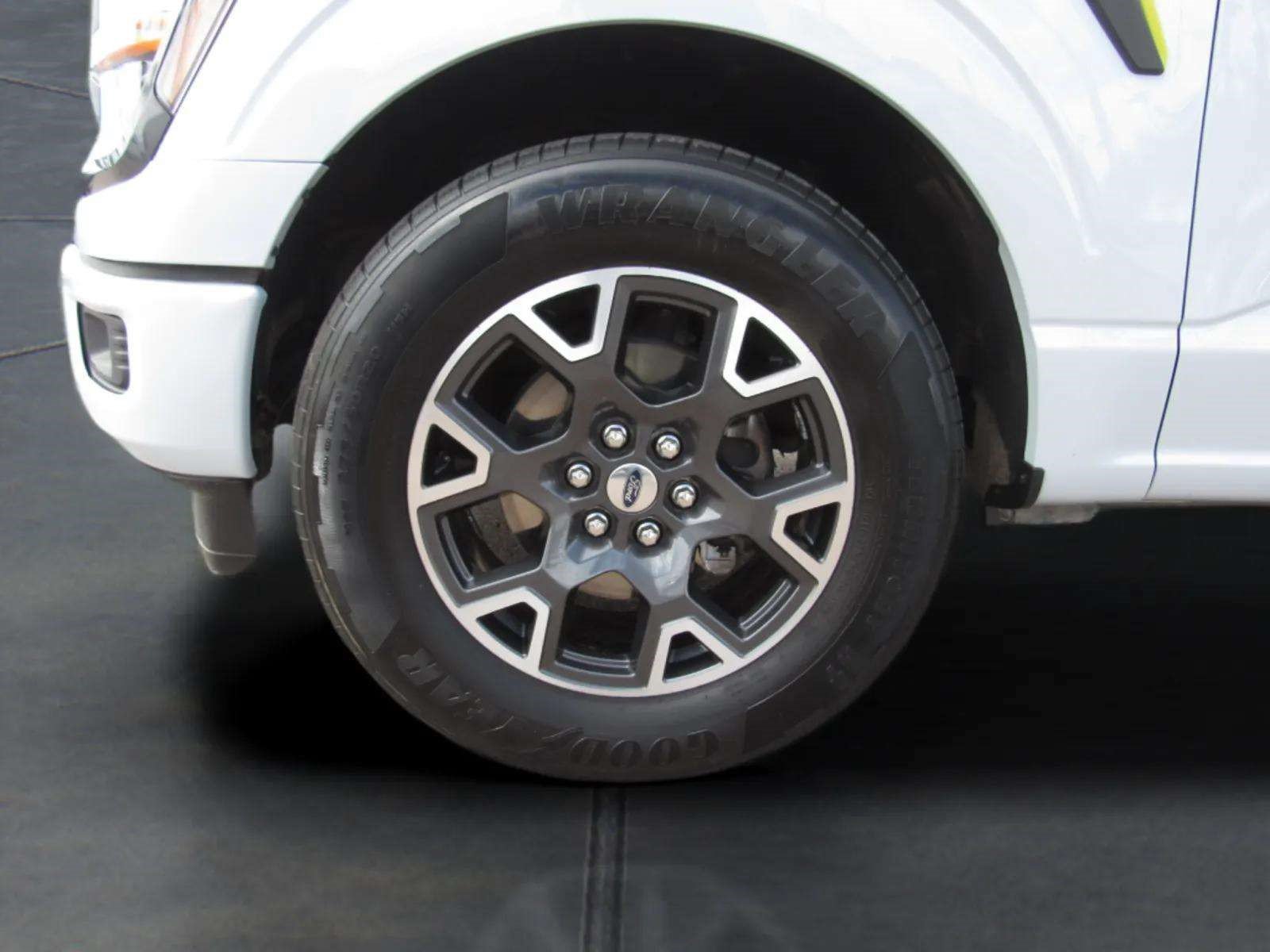 Used 2025 Ford F150 STX w/ Equipment Group 200A RWD image 4