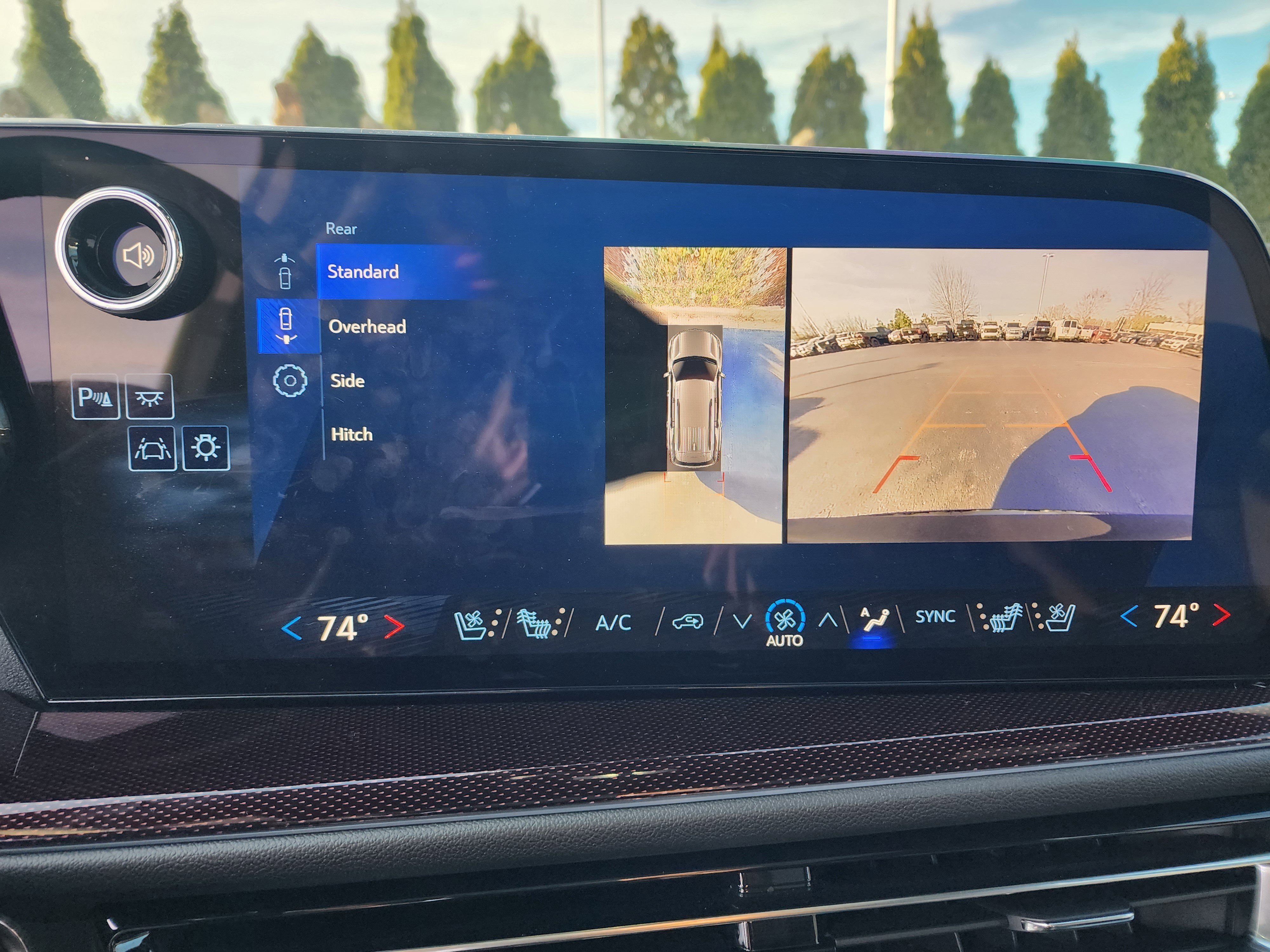 Used 2025 Chevrolet Traverse RS image 36