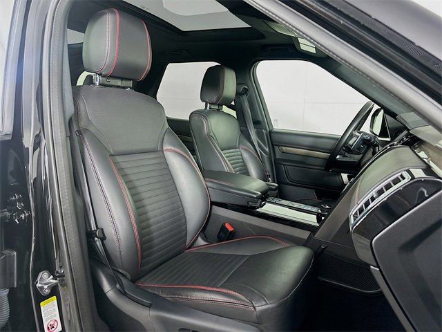 Used 2019 Land Rover Discovery HSE image 30