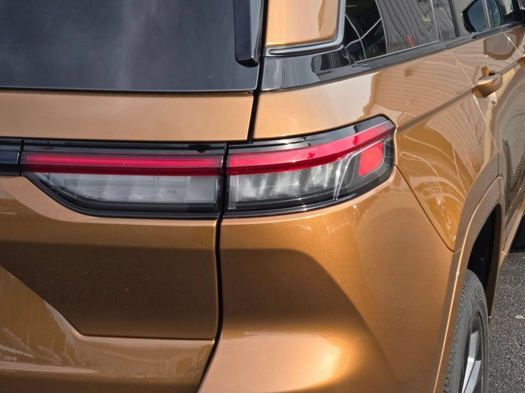 New 2026 Jeep Grand Cherokee Limited AWD/4WD image 5
