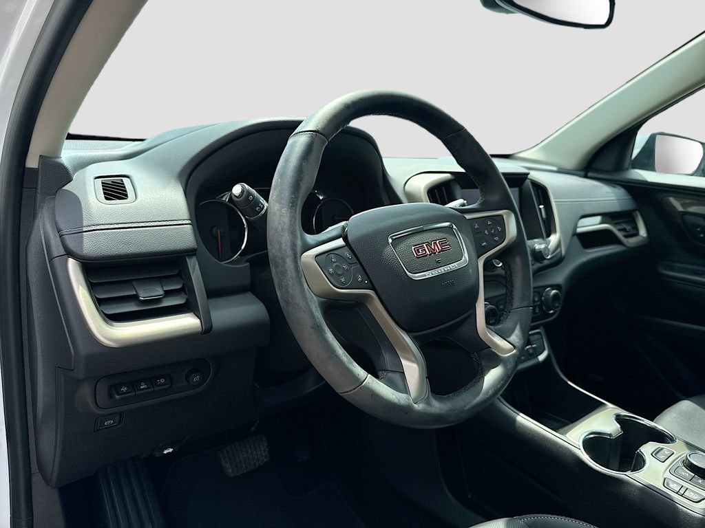Used 2024 GMC Terrain Denali w/ Denali Premium Package AWD/4WD image 9