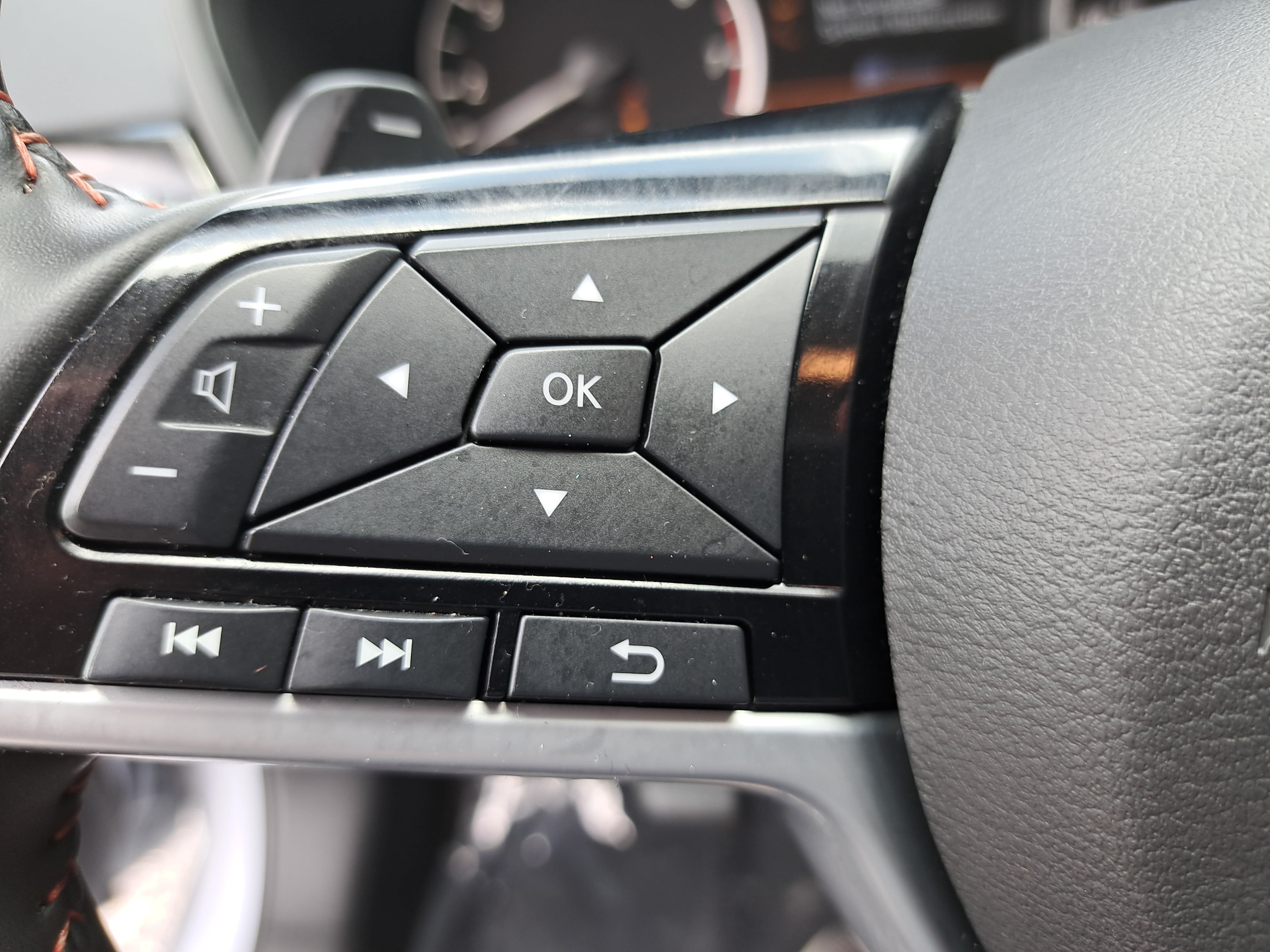 Used 2025 Nissan Altima 2.5 SR w/ SR Premium Package FWD image 17