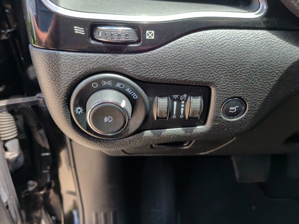 Used 2023 Jeep Cherokee Altitude Lux AWD/4WD image 15