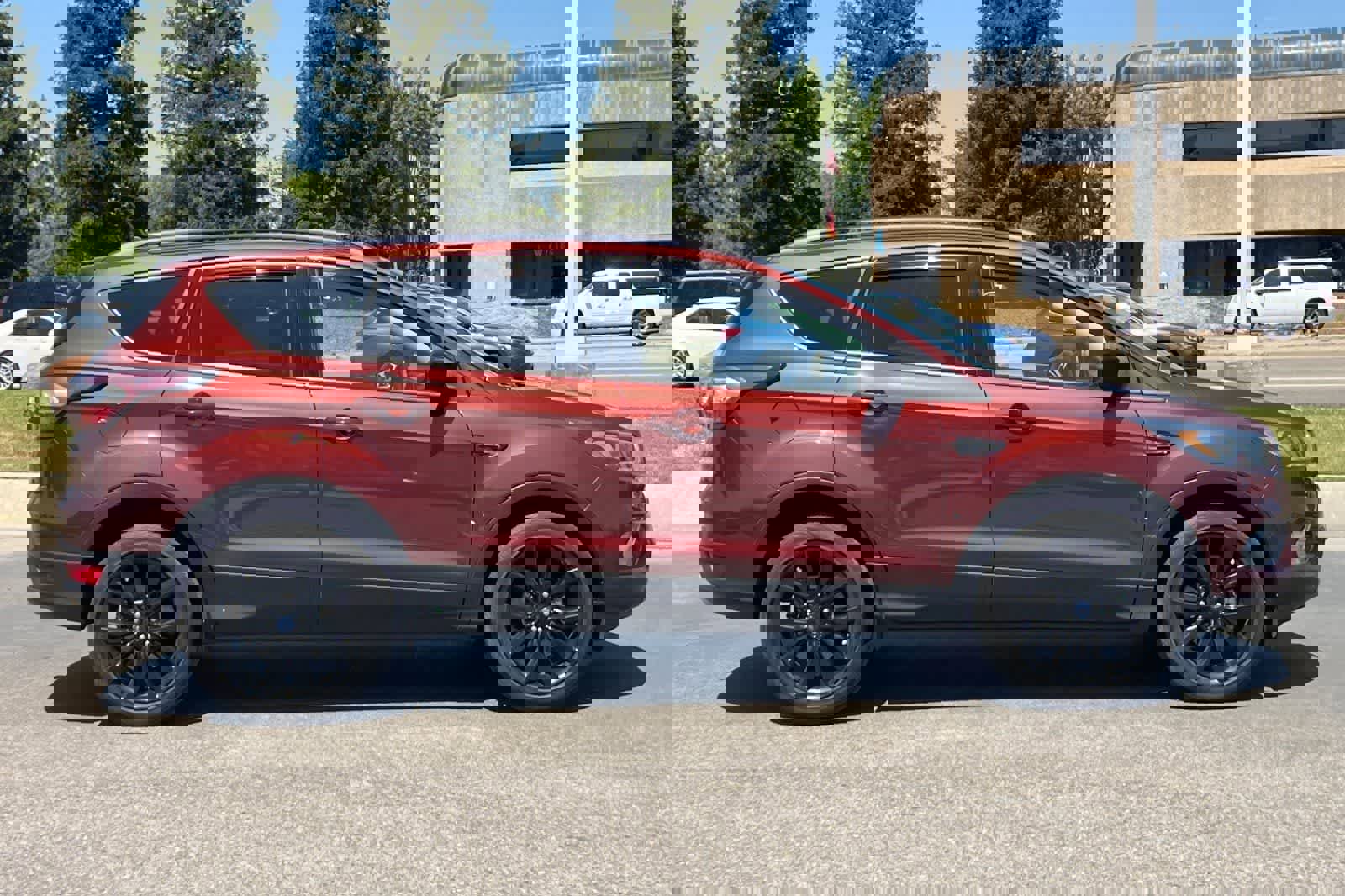 Used 2018 Ford Escape SE w/ SE Sport Appearance Package image 9