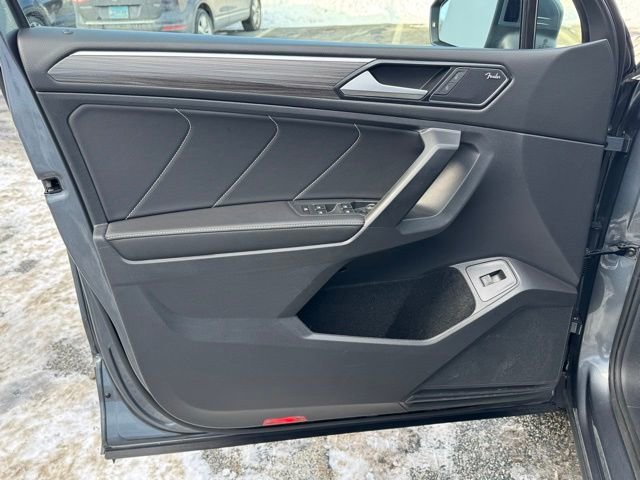 Certified 2022 Volkswagen Tiguan SEL R-Line image 32