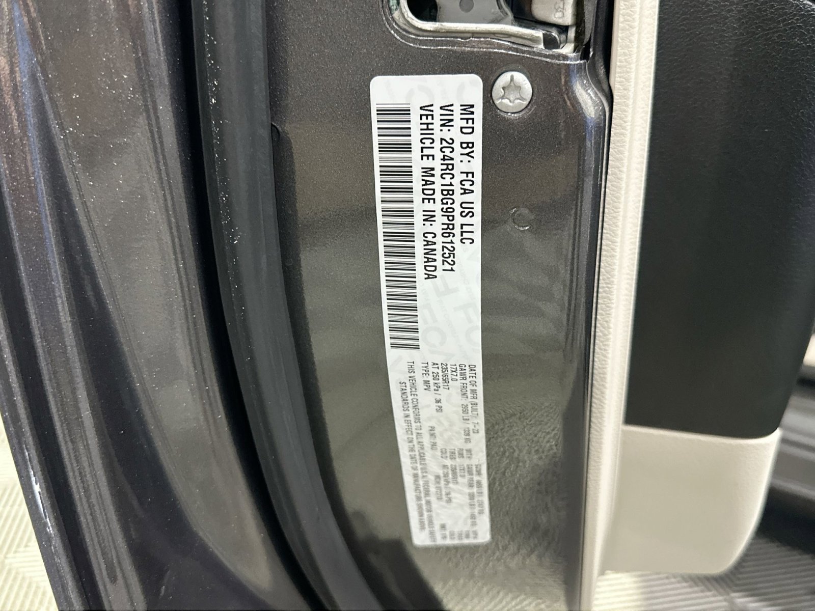 Used 2023 Chrysler Pacifica Touring-L image 40