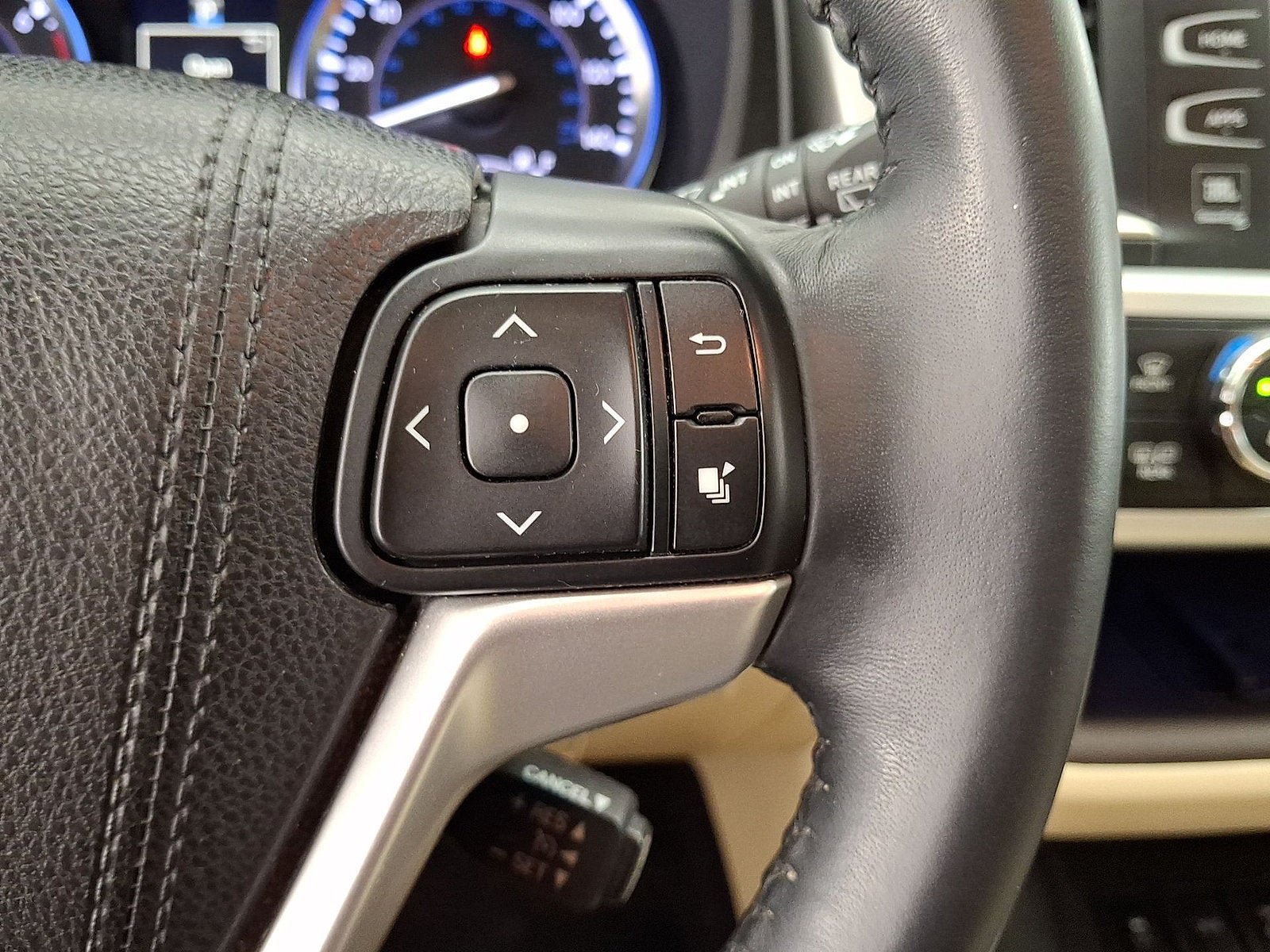 Used 2015 Toyota Highlander Limited AWD/4WD image 10