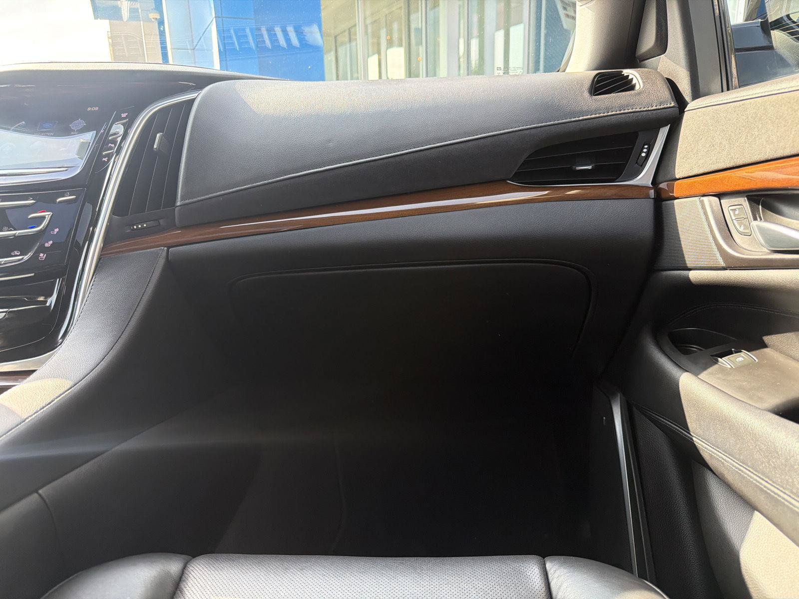 Used 2020 Cadillac Escalade Premium Luxury AWD/4WD image 36
