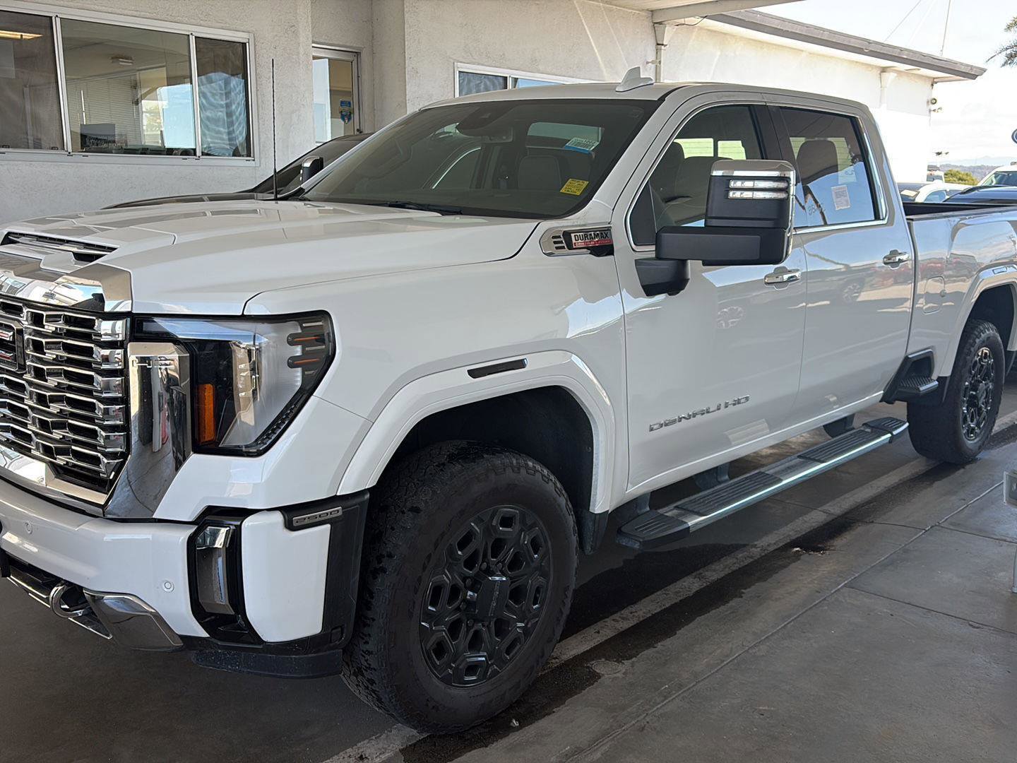 Used 2024 GMC Sierra 2500 Denali AWD/4WD image 2
