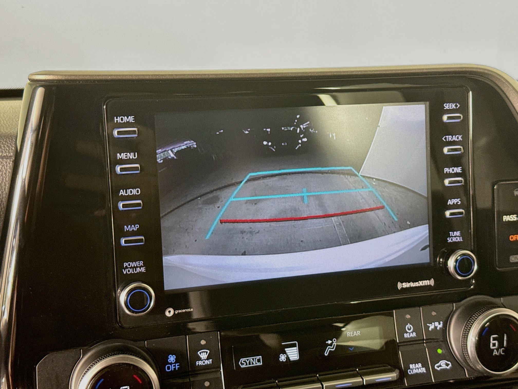 Used 2021 Toyota Highlander L FWD image 14