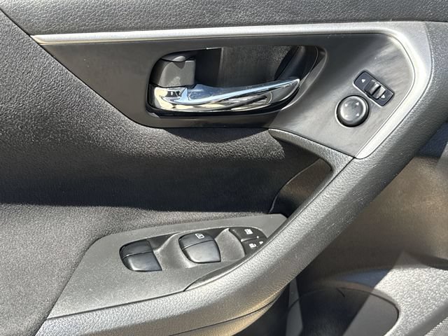 Used 2015 Nissan Altima 2.5 S w/ Sport Value Package FWD image 16