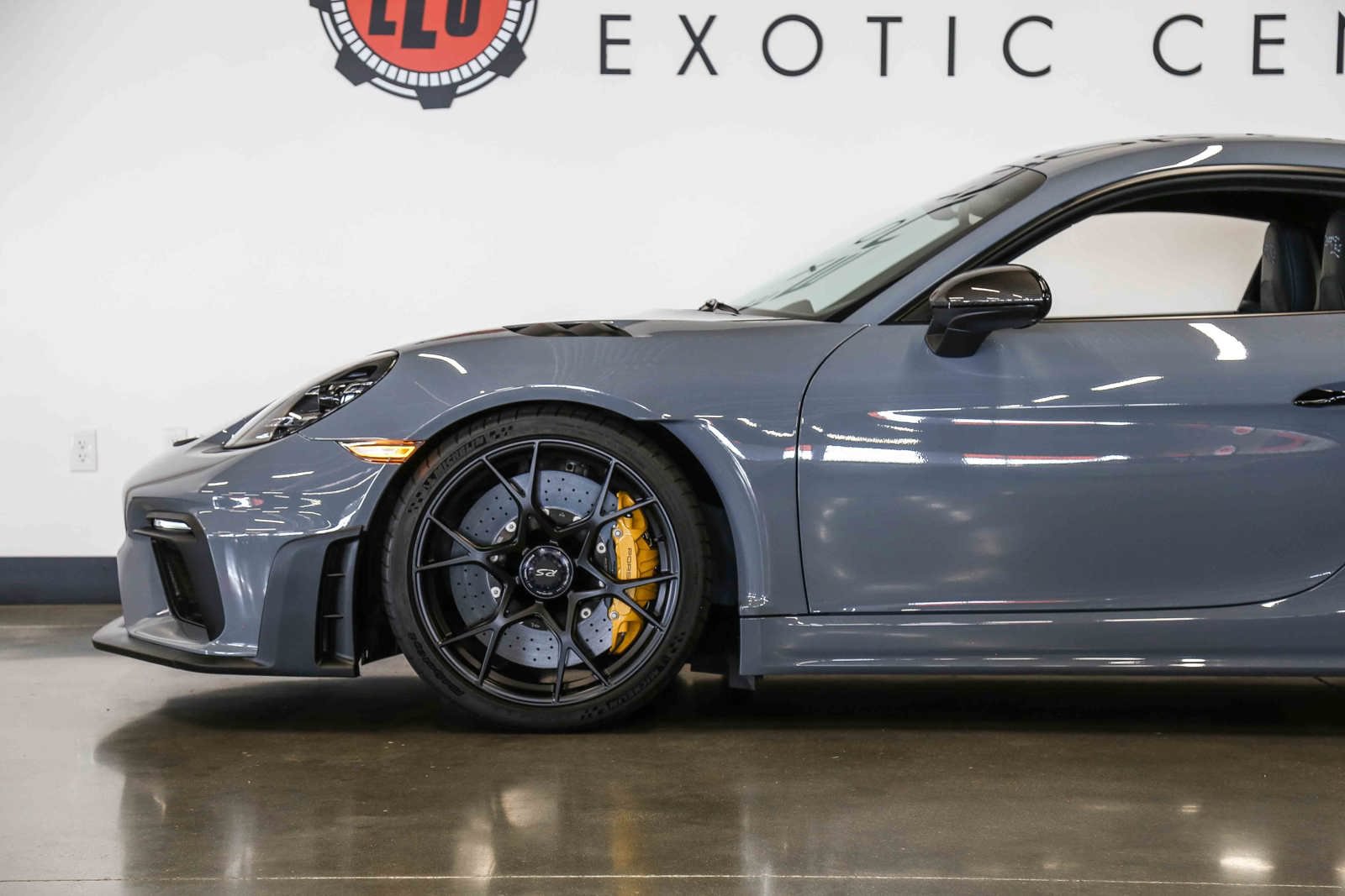 Used 2025 Porsche 718 Cayman GT4 RS w/ Weissach Package RWD image 4