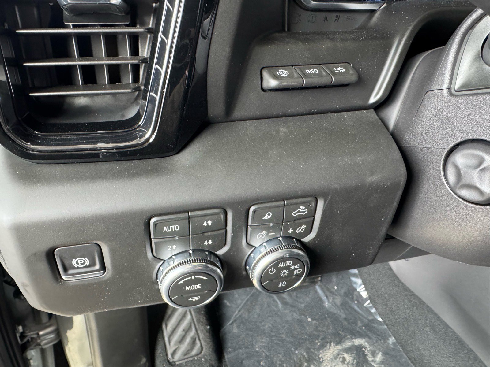 New 2026 GMC Sierra 1500 AT4 w/ AT4 Premium Package AWD/4WD image 17