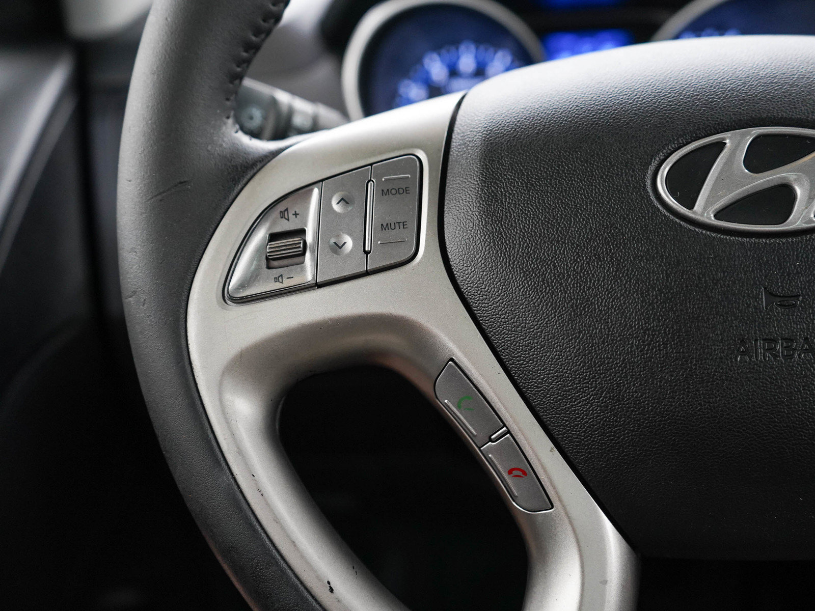 Used 2013 Hyundai Tucson Limited w/ Premium Pkg FWD image 25