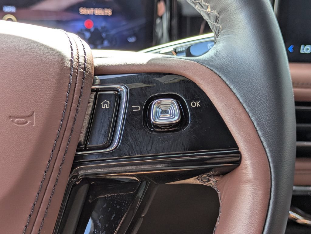 Certified 2025 Lincoln Aviator Reserve RWD image 27
