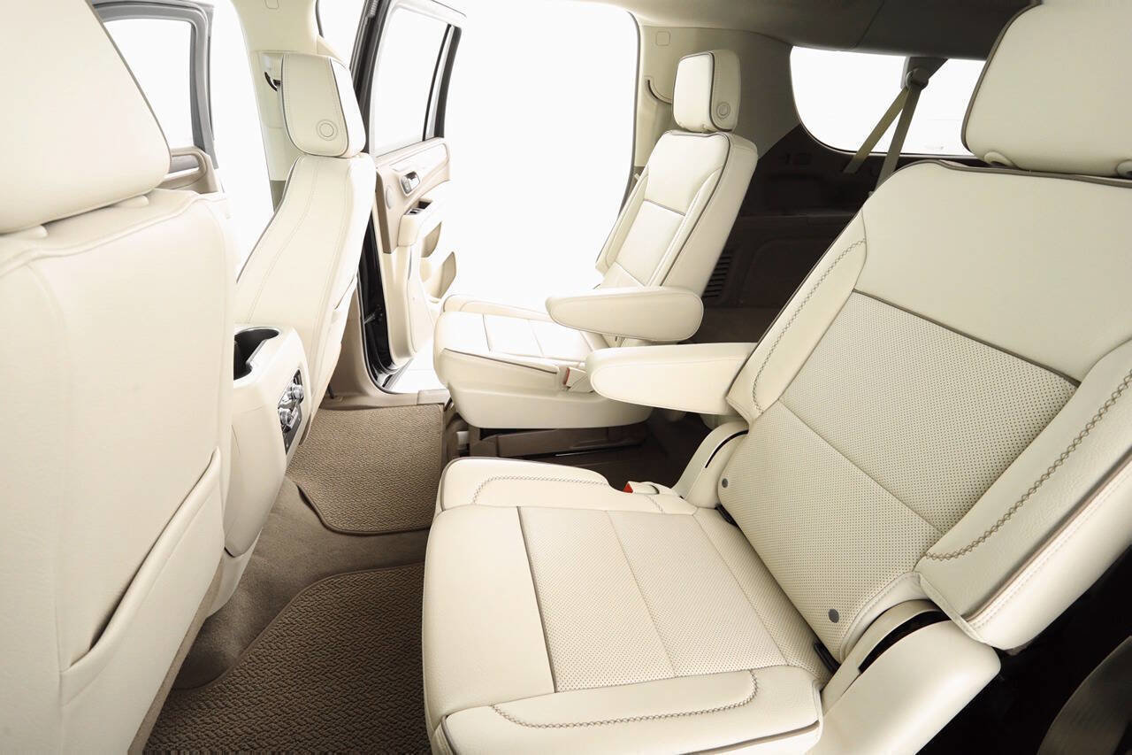 Used 2022 GMC Yukon XL Denali image 16
