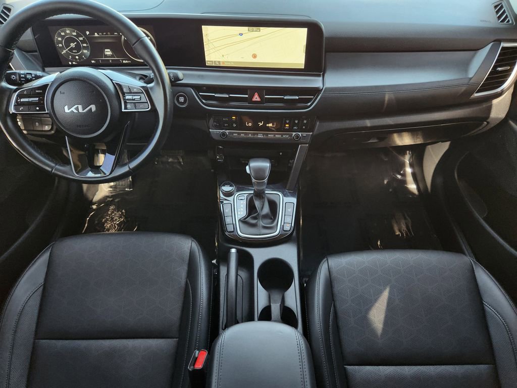 Certified 2025 Kia Seltos EX w/ EX Sunroof Package FWD image 5