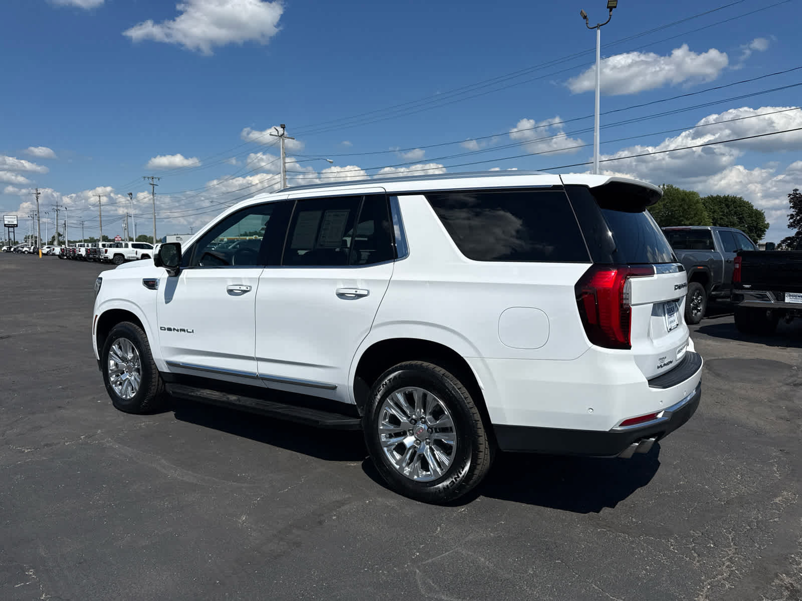 Certified 2025 GMC Yukon Denali AWD/4WD image 3