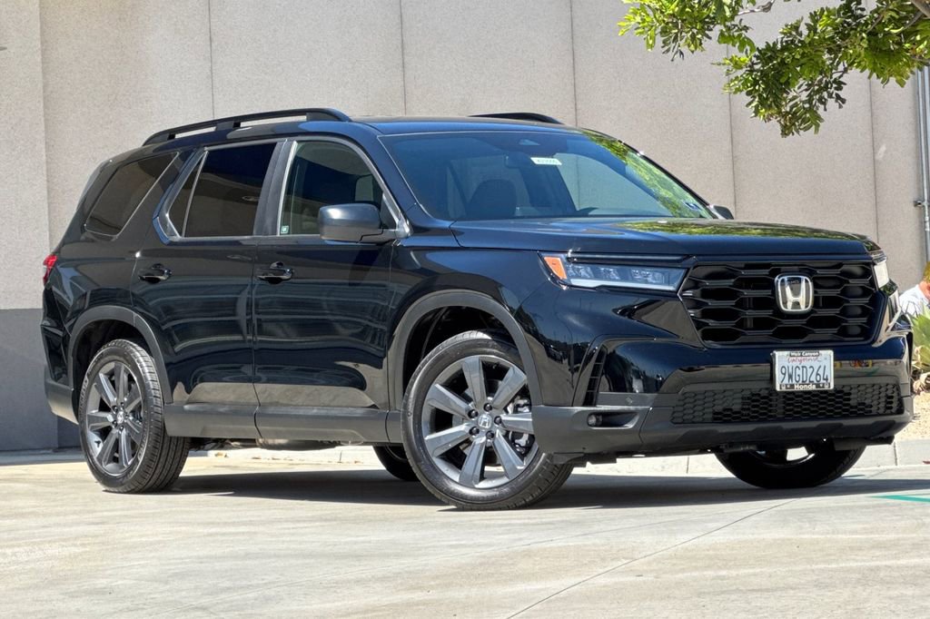 Certified 2025 Honda Pilot Sport image 2