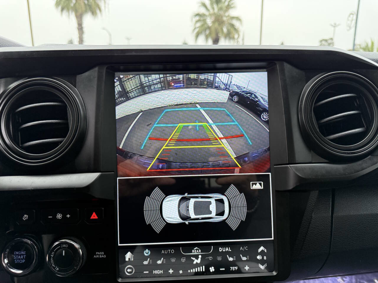 Used 2017 Toyota Tacoma TRD Sport image 18