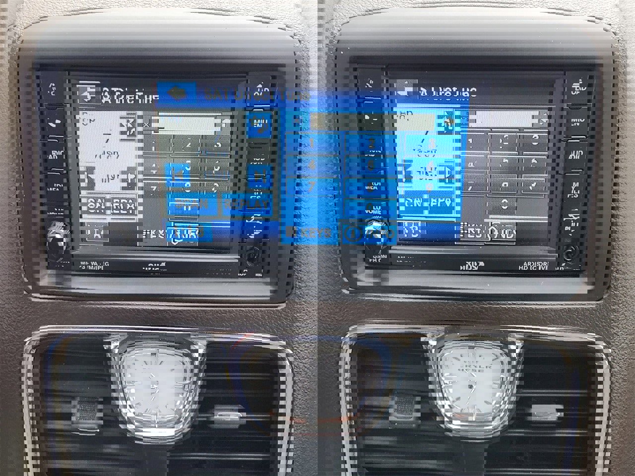 Used 2011 Chrysler Town & Country Touring-L image 16