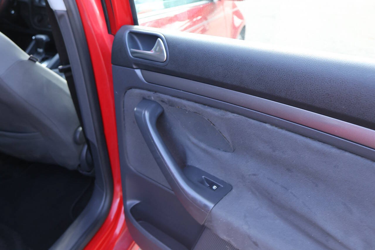 Used 2007 Volkswagen Rabbit 4-Door FWD image 22