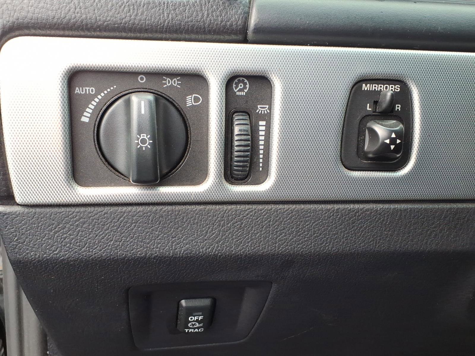 Used 2005 Ford Thunderbird Deluxe image 24