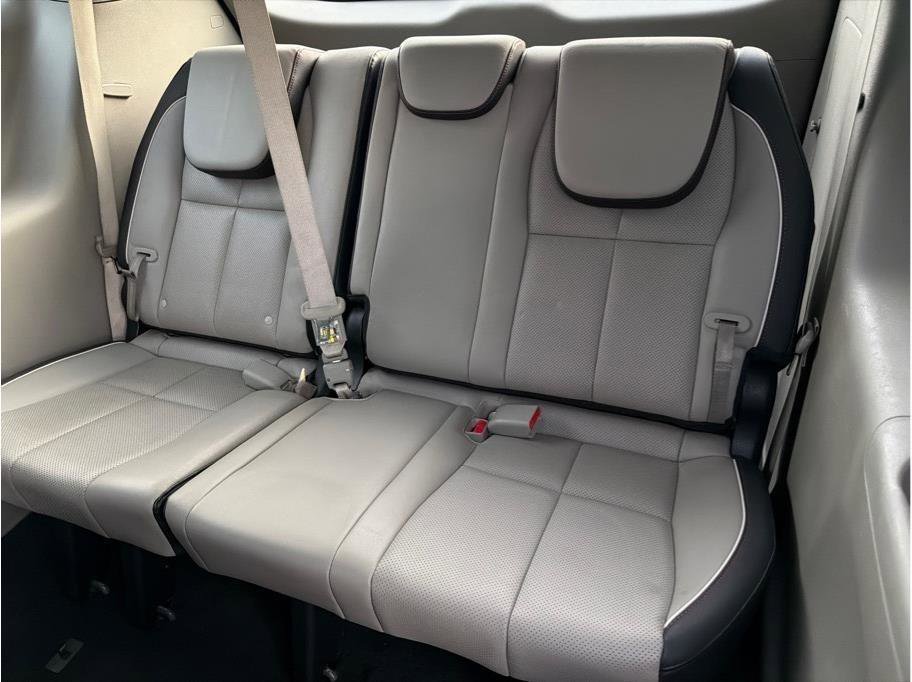 Used 2020 Kia Sedona EX image 12
