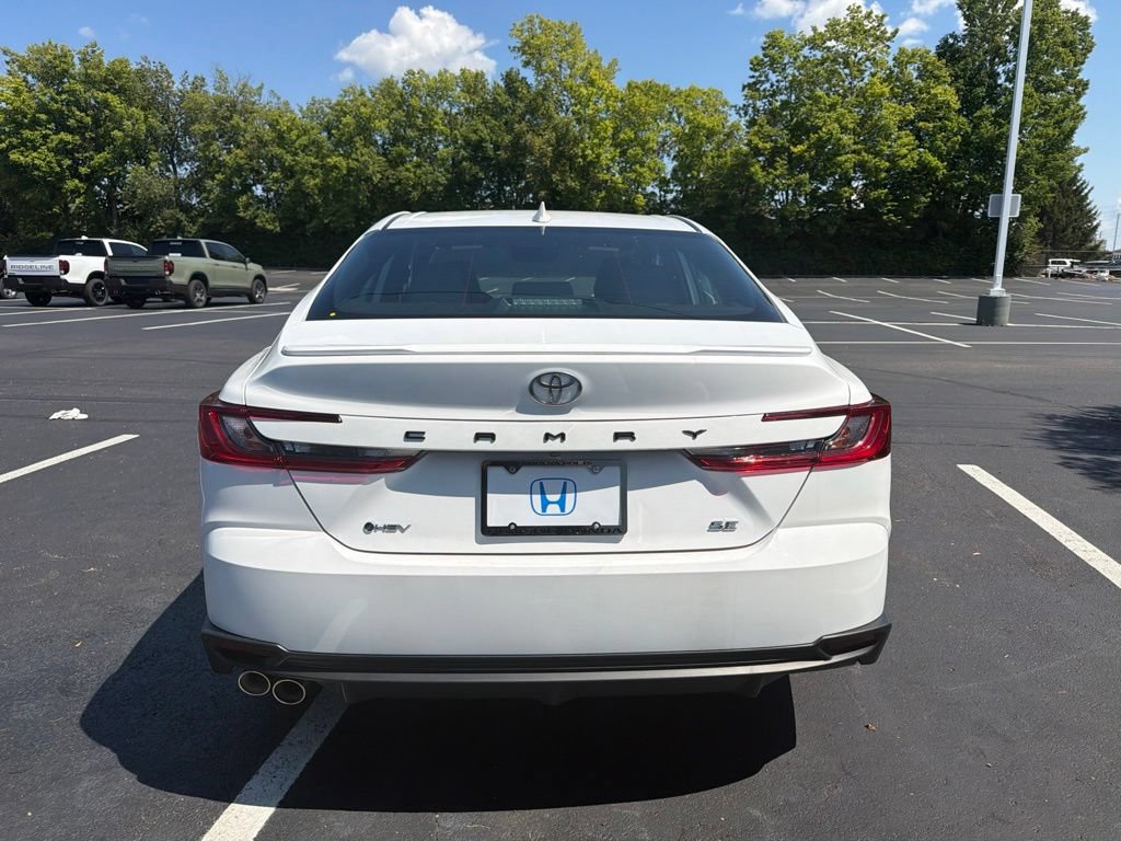 Used 2025 Toyota Camry SE w/ Convenience Package FWD image 4