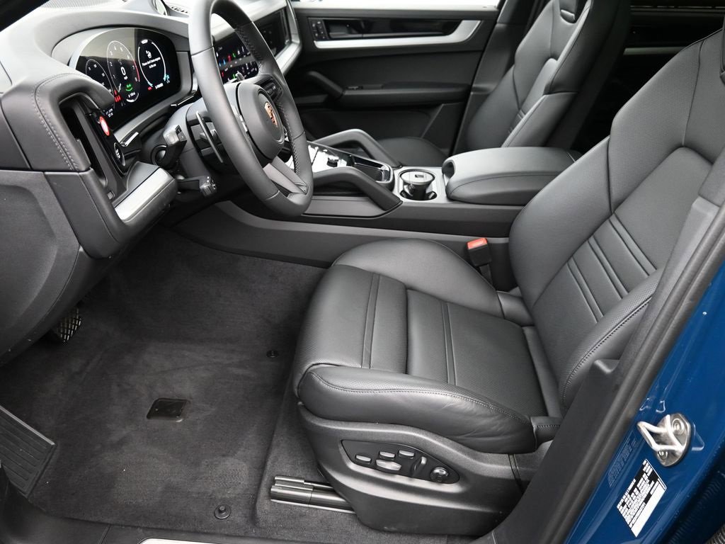 Used 2025 Porsche Cayenne image 7