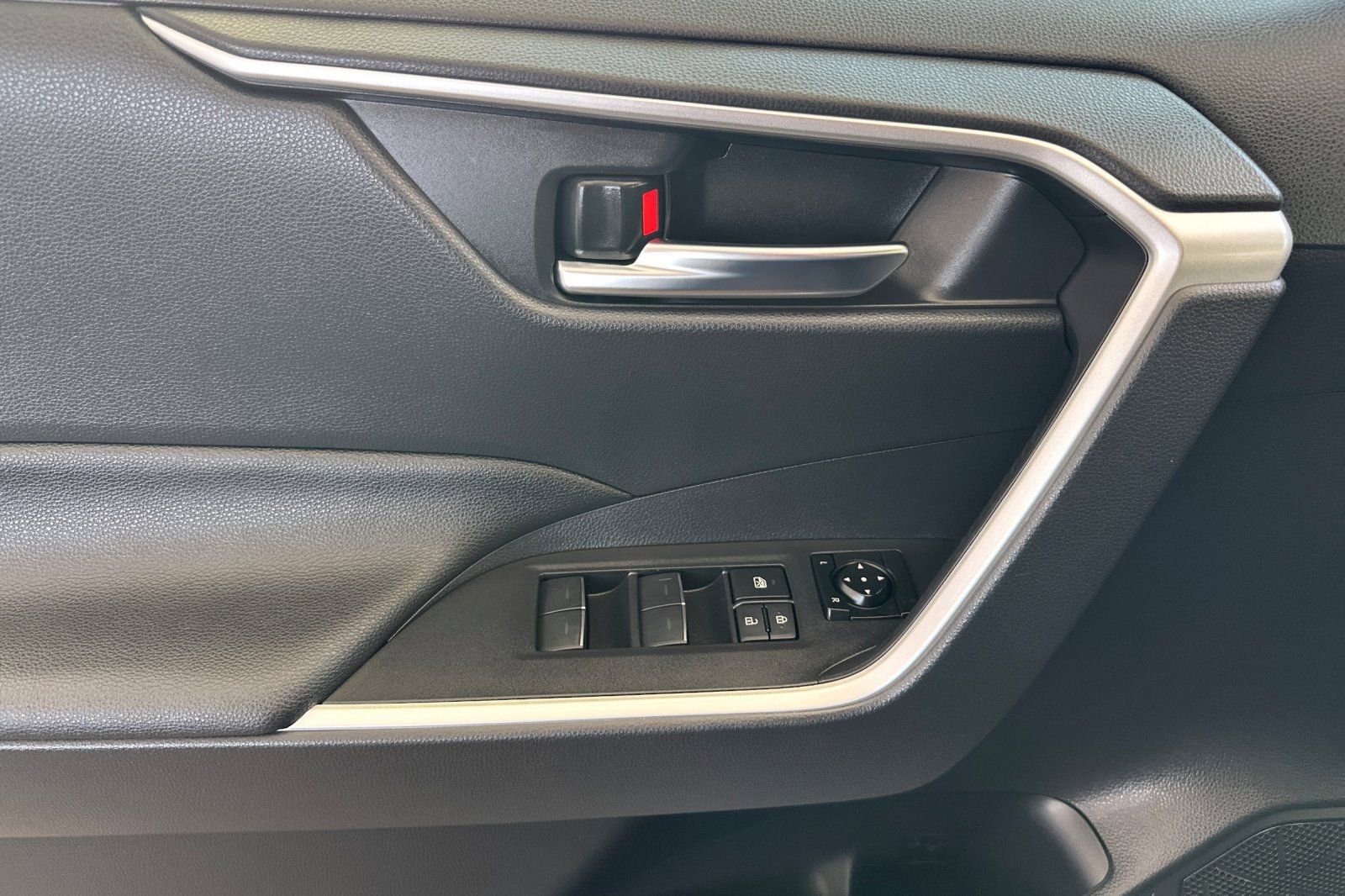 Certified 2025 Toyota RAV4 SE image 11