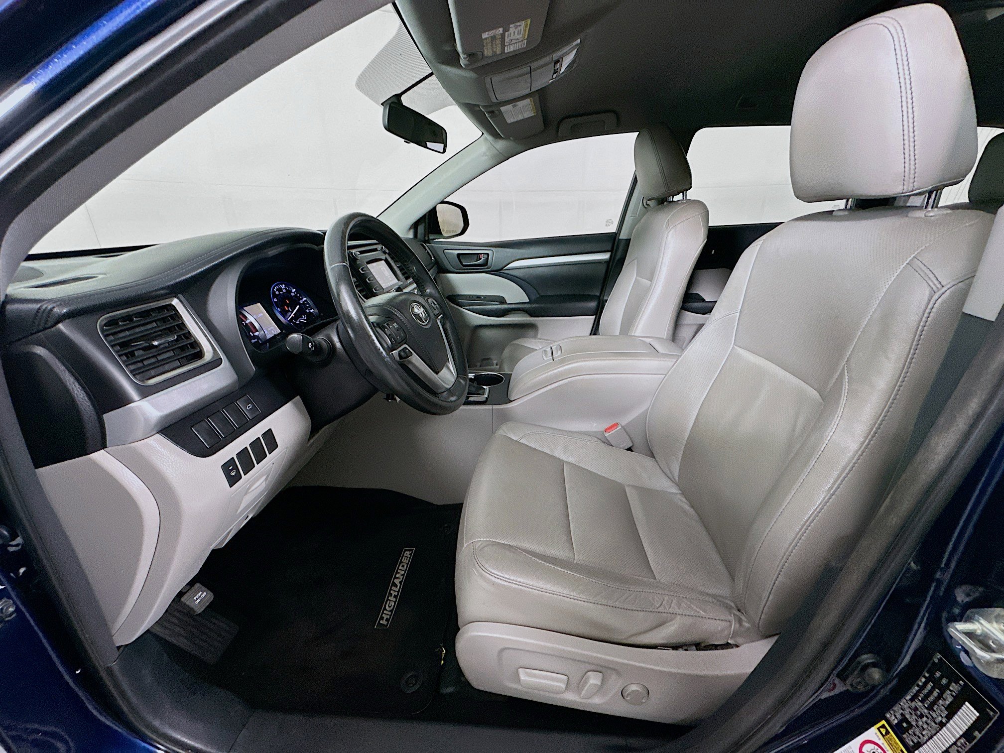 Used 2014 Toyota Highlander Plus FWD image 13