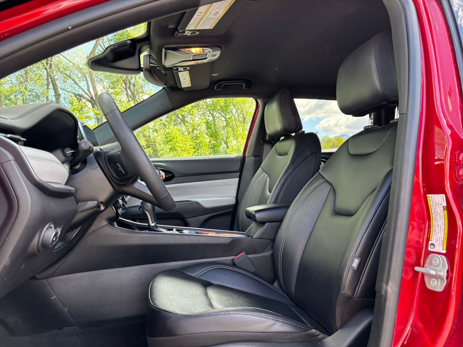 Used 2025 Jeep Compass Limited image 28