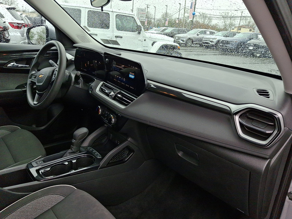 Used 2025 Chevrolet TrailBlazer LT image 11