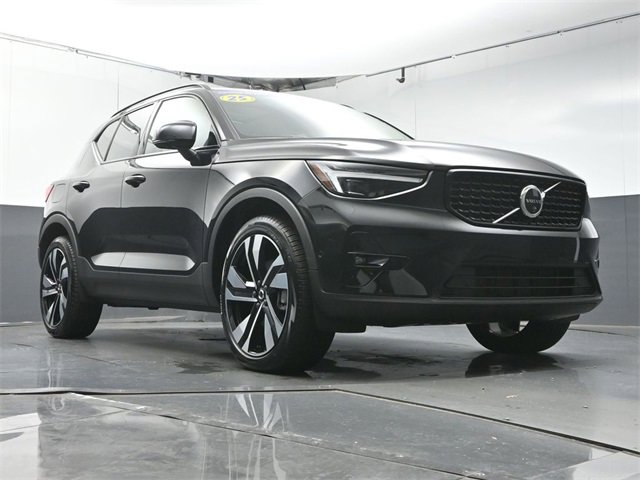 Used 2025 Volvo XC40 B5 Ultra image 34