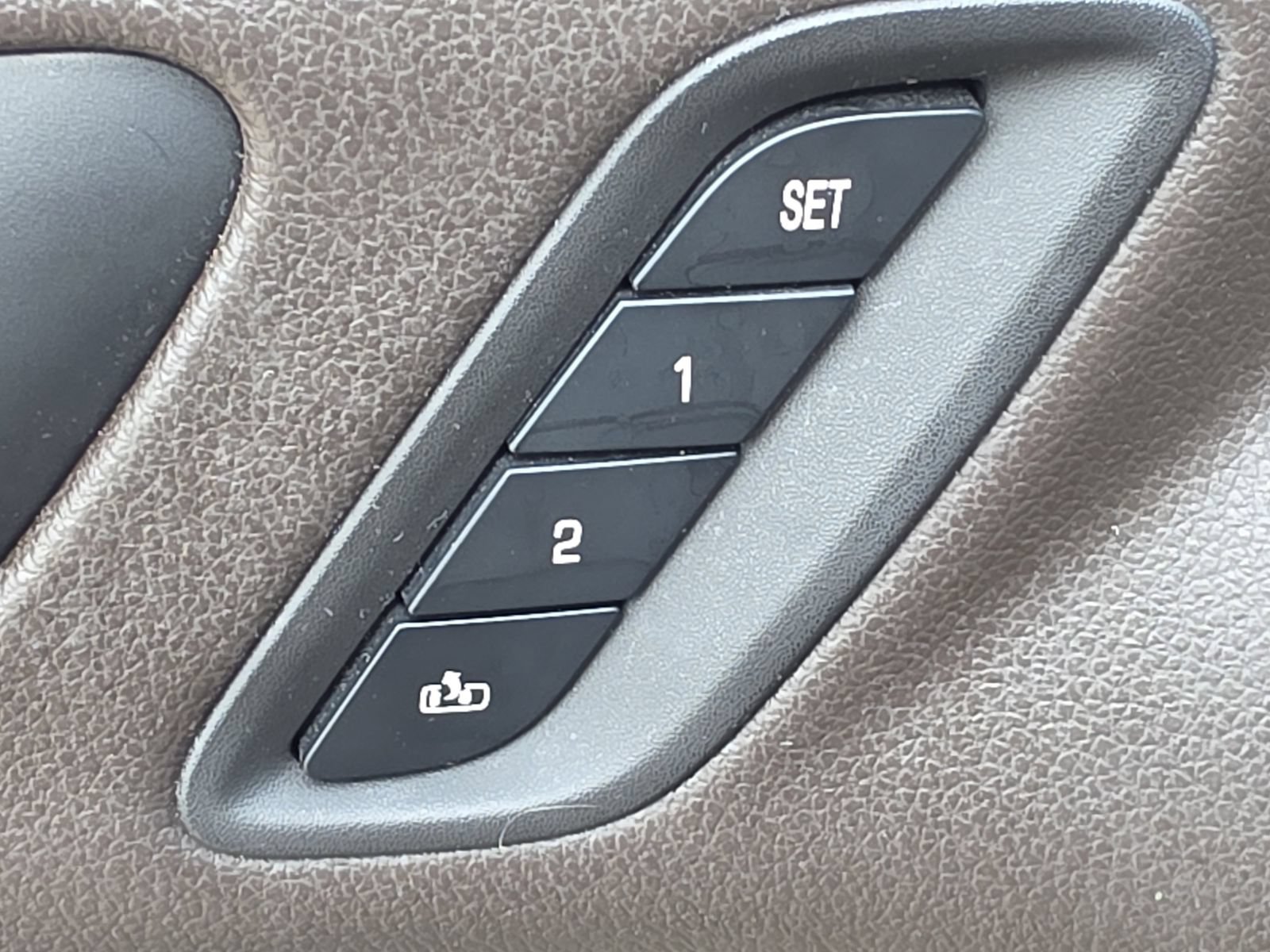 Used 2018 GMC Acadia Denali w/ Technology Package FWD image 20