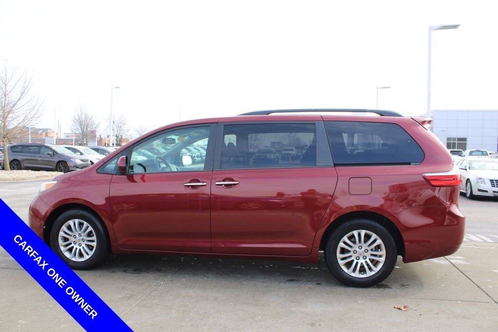 Used 2015 Toyota Sienna XLE image 4