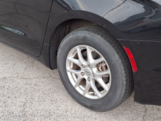 Used 2024 Chrysler Pacifica Touring-L FWD image 21
