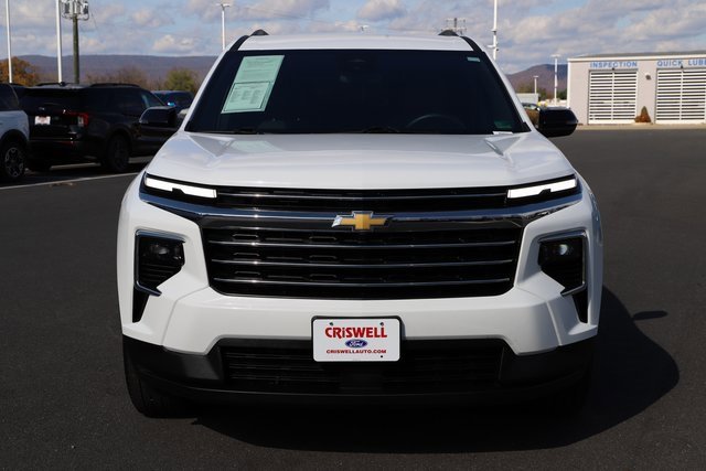 Used 2025 Chevrolet Traverse LT image 6