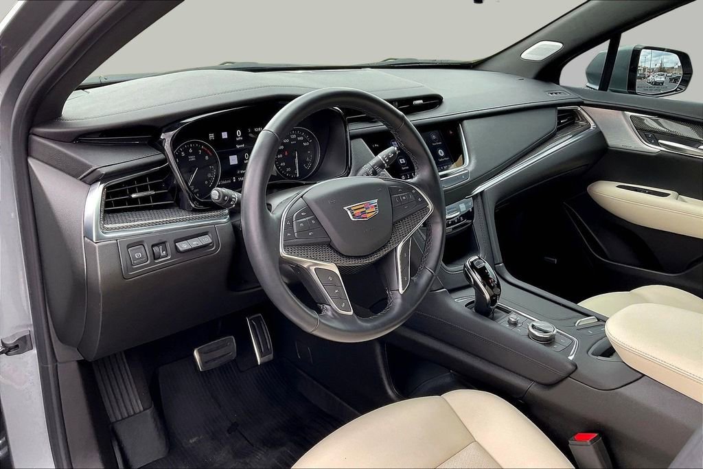 Used 2025 Cadillac XT5 Sportv w/ Technology Package AWD/4WD image 16